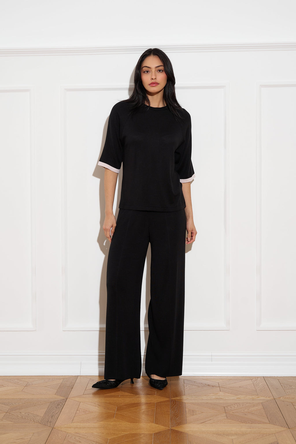Black knit trousers with a fold